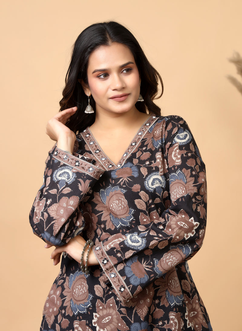 Mehrua Noir Floral Printed Kurta Set