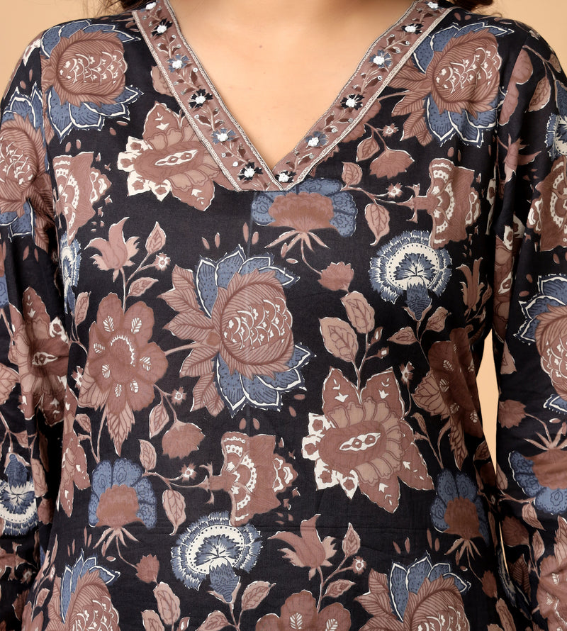 Mehrua Noir Floral Printed Kurta Set