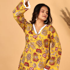 Sunehri Phool Floral Printed Kurta Set