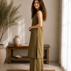 Solid Sleeveless Straight Kurta Set
