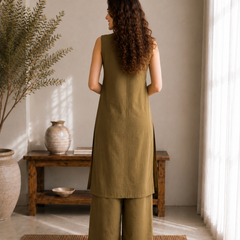 Solid Sleeveless Straight Kurta Set