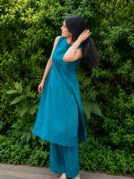 Solid Sleeveless Straight Kurta Set