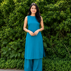 Solid Sleeveless Straight Kurta Set