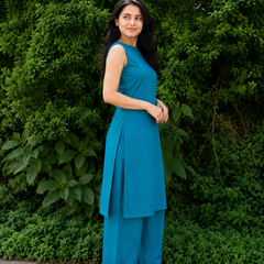 Solid Sleeveless Straight Kurta Set